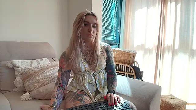 Snapshot of tattoobbgirl chatting on 28, 4, 2026 tattoobbgirl online show from 28, 4, 2026