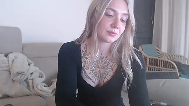 Snapshot of tattoobbgirl chatting on 26, 11, 2025 tattoobbgirl online show from 26, 11, 2025
