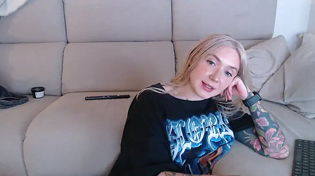 Snapshot of tattoobbgirl chatting on 27, 9, 2025 tattoobbgirl online show from 27, 9, 2025