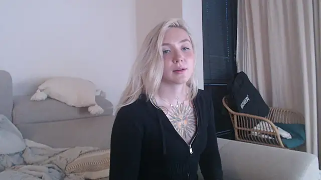 Snapshot of tattoobbgirl chatting on 25, 10, 2025 tattoobbgirl online show from 25, 10, 2025