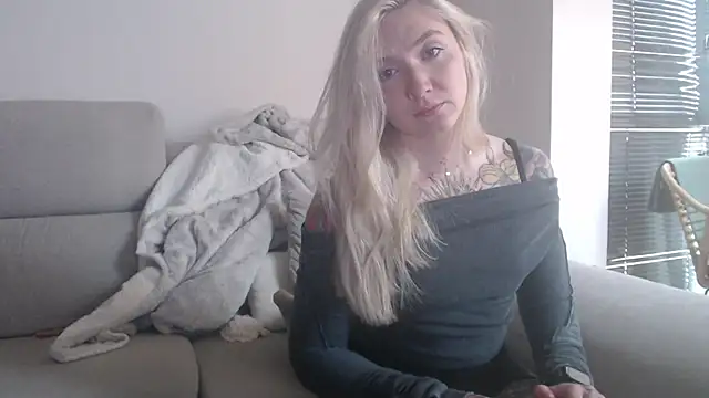 Snapshot of tattoobbgirl chatting on 5, 11, 2025 tattoobbgirl online show from 5, 11, 2025