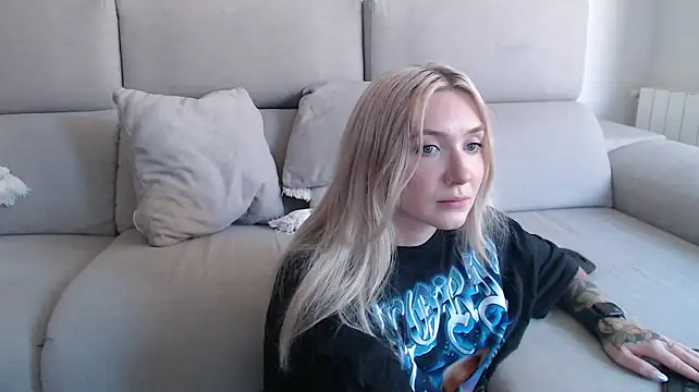 Snapshot of tattoobbgirl chatting on 17, 9, 2025 tattoobbgirl online show from 17, 9, 2025