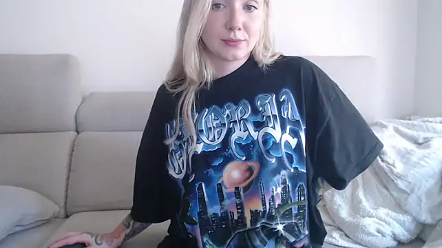 Snapshot of tattoobbgirl chatting on 10, 10, 2025 tattoobbgirl online show from 10, 10, 2025