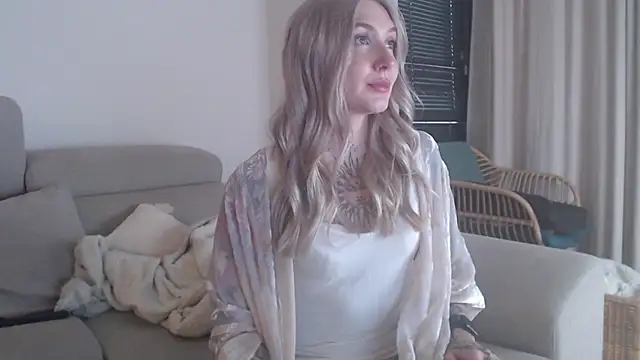 Snapshot of tattoobbgirl chatting on 25, 11, 2025 tattoobbgirl online show from 25, 11, 2025