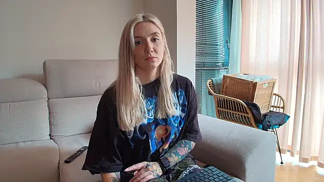 tattoobbgirl online show from 11, 4, 2026