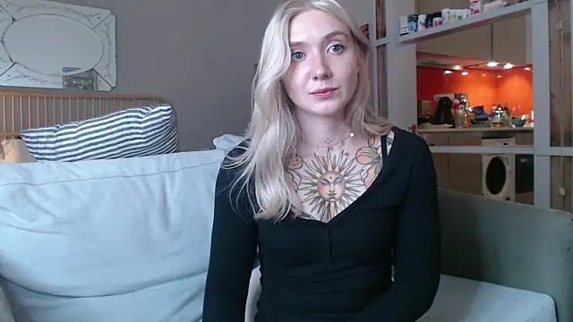 Snapshot of tattoobbgirl chatting on 18, 3, 2025 tattoobbgirl online show from 18, 3, 2025