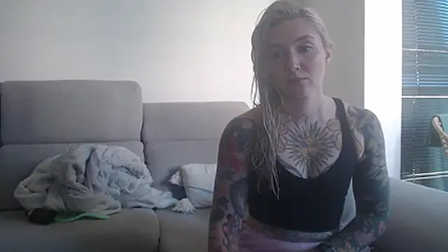 Snapshot of tattoobbgirl chatting on 4, 11, 2025 tattoobbgirl online show from 4, 11, 2025