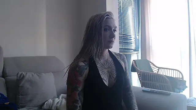 tattoobbgirl online show from 17, 12, 2025