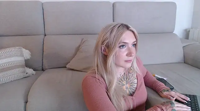 Snapshot of tattoobbgirl chatting on 18, 9, 2025 tattoobbgirl online show from 18, 9, 2025