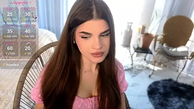lili hotly online show from 7, 5, 2026