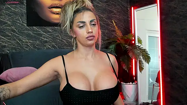 IzabelaTessa online show from 5, 12, 2025