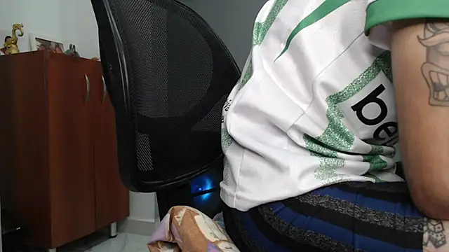 Snapshot of bigdick_monster1 chatting on 16, 9, 2025 bigdick monster1 online show from 16, 9, 2025