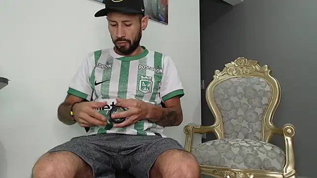 Snapshot of bigdick_monster1 chatting on 6, 11, 2025 bigdick monster1 online show from 6, 11, 2025