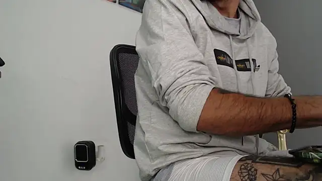 Snapshot of bigdick_monster1 chatting on 14, 11, 2025 bigdick monster1 online show from 14, 11, 2025