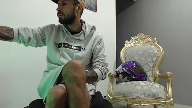 Snapshot of bigdick_monster1 chatting on 13, 11, 2025 bigdick monster1 online show from 13, 11, 2025