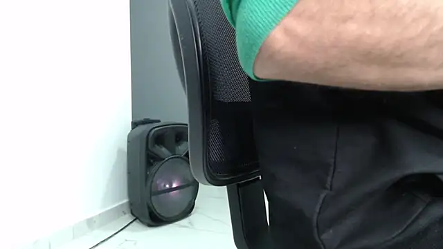 Snapshot of bigdick_monster1 chatting on 23, 9, 2025 bigdick monster1 online show from 23, 9, 2025