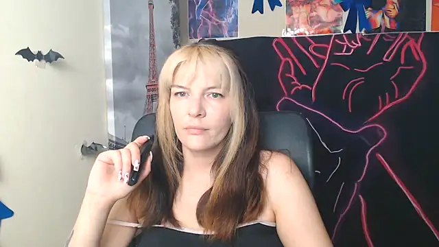 Snapshot of VanessaRey_ chatting on 21, 6, 2026 VanessaRey online show from 21, 6, 2026