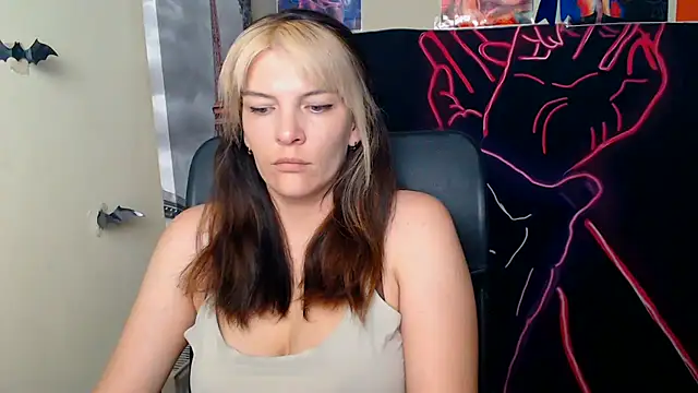 Snapshot of VanessaRey_ chatting on 18, 6, 2026 VanessaRey online show from 18, 6, 2026