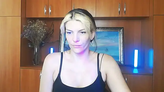 Snapshot of VanessaRey_ chatting on 13, 7, 2026 VanessaRey online show from 13, 7, 2026
