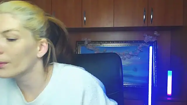 VanessaRey  online show from 8, 4, 2026