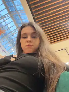 MilaBee online show from 11, 11, 2025