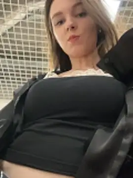 Snapshot of MilaBee chatting on 12, 2, 2026 MilaBee online show from 12, 2, 2026