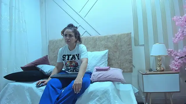 angelinarouse  online show from 22, 12, 2025