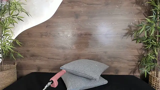 mia lacy  online show from 14, 12, 2025