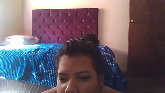 Snapshot of Valeria_Tiffany chatting on 3, 10, 2025 Valeria Tiffany online show from 3, 10, 2025