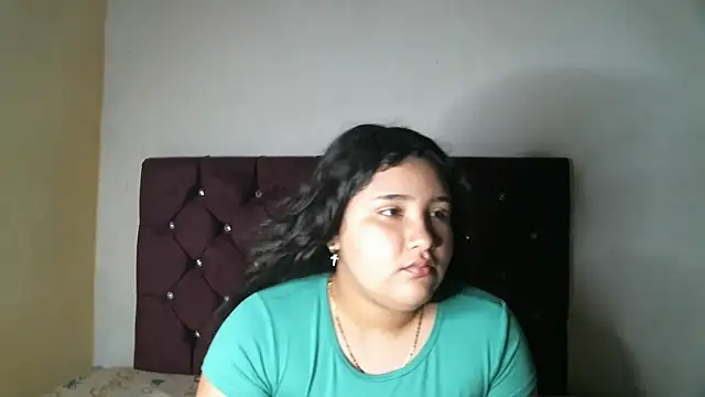 Snapshot of Valeria_Tiffany chatting on 8, 11, 2025 Valeria Tiffany online show from 8, 11, 2025