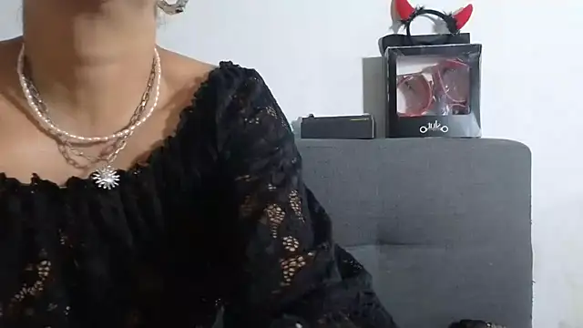 Amadamilf1980 online show from 16, 10, 2025