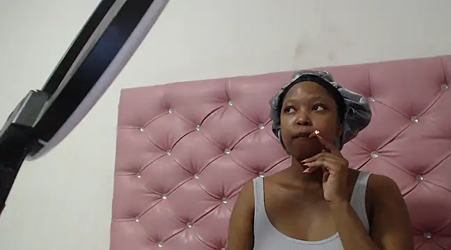 Snapshot of Seductive_Onicahh chatting on 18, 3, 2025 Seductive Onicahh online show from 18, 3, 2025