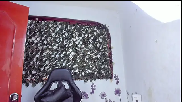 Sarahbrowm  online show from 9, 10, 2025