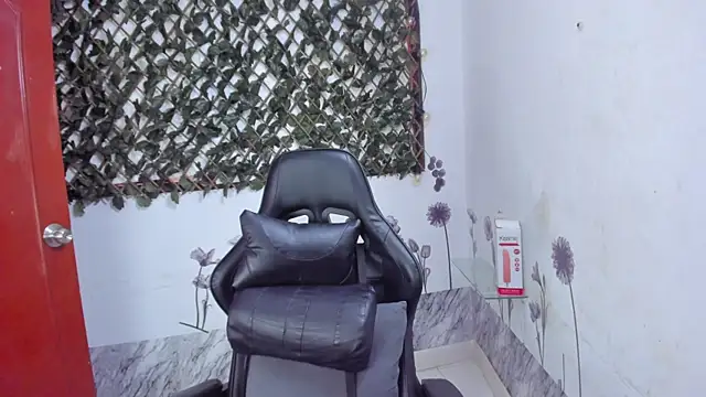 Sarahbrowm  online show from 13, 9, 2025