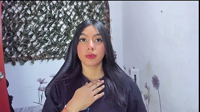 Sarahbrowm  online show from 5, 10, 2025