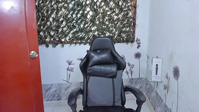 Sarahbrowm  online show from 23, 9, 2025