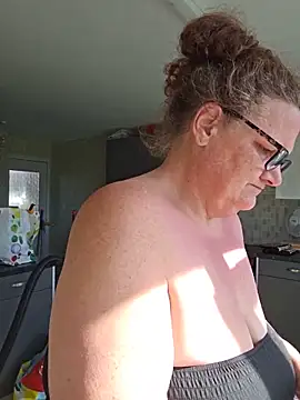 MissQueenBeex online show from 24, 5, 2026