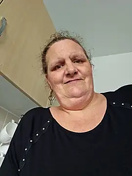 MissQueenBeex online show from 9, 5, 2026