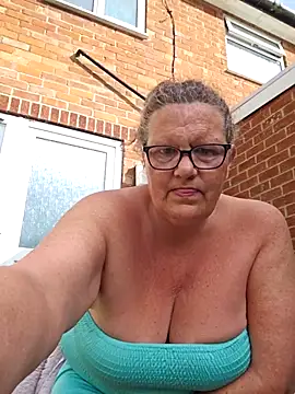 MissQueenBeex online show from 2, 6, 2026