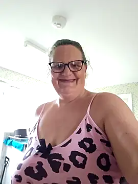 MissQueenBeex online show from 19, 4, 2026