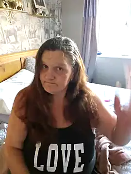 MissQueenBeex online show from 28, 10, 2025