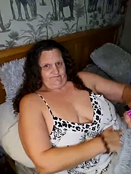 MissQueenBeex online show from 2, 11, 2025