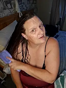 MissQueenBeex online show from 5, 12, 2025