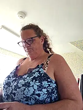 MissQueenBeex online show from 2, 5, 2026