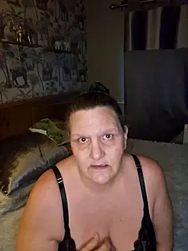 MissQueenBeex online show from 2, 4, 2026