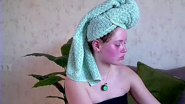 AshleyD  online show from 16, 9, 2025