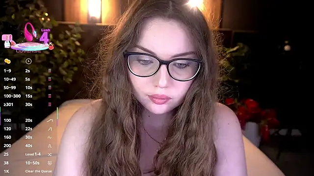 Snapshot of LuxSopphia chatting on 6, 7, 2026 LuxSopphia online show from 6, 7, 2026