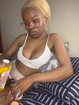 YummyMelanin117 online show from 1, 10, 2025