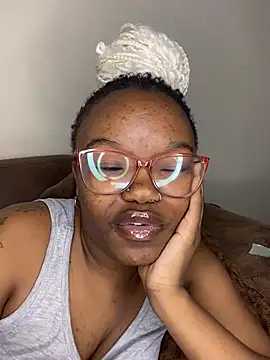 YummyMelanin117 online show from 18, 4, 2026