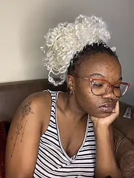 YummyMelanin117 online show from 15, 4, 2026